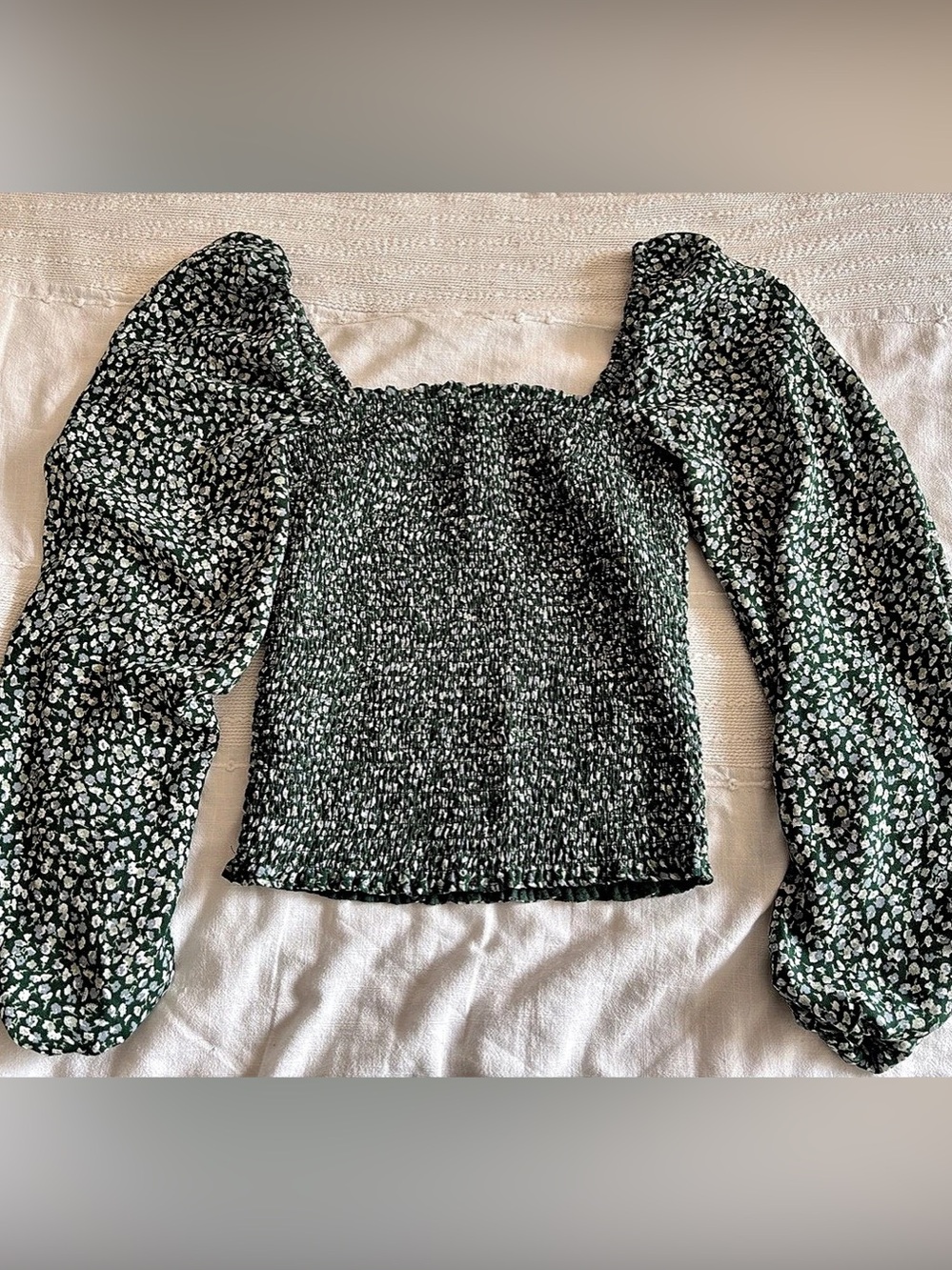 Abercrombie & Fitch Floral Smocked Top in Green & White Size XS